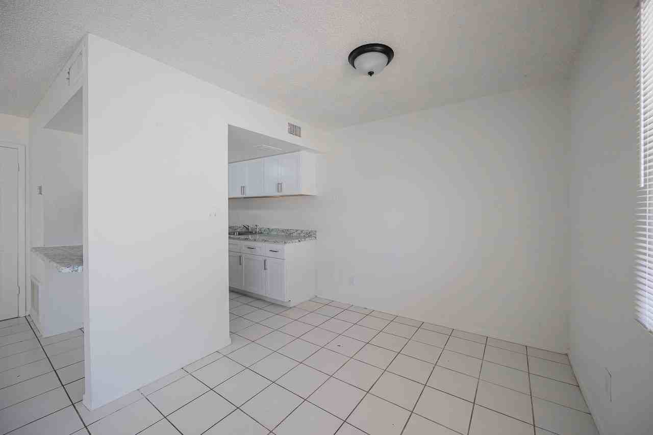 5246 N 42nd Ln - Photo 7 of 15