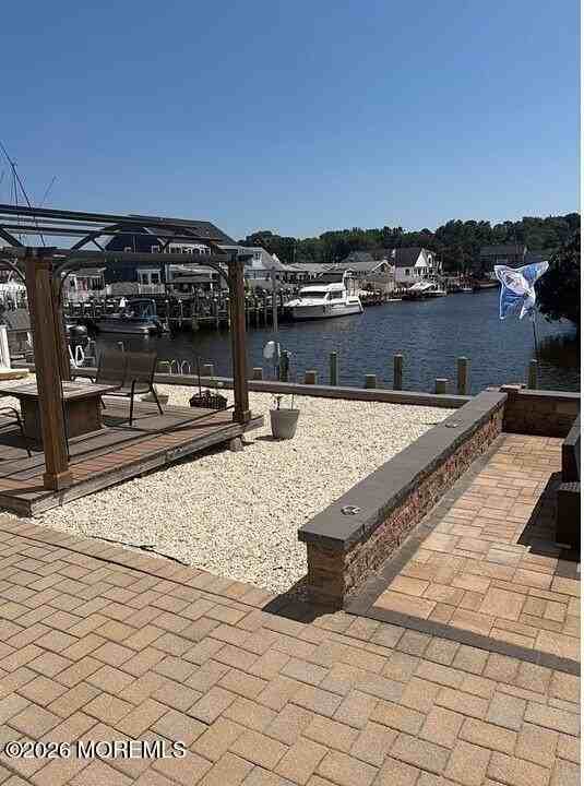 435 Laurel Blvd - Photo 3 of 19