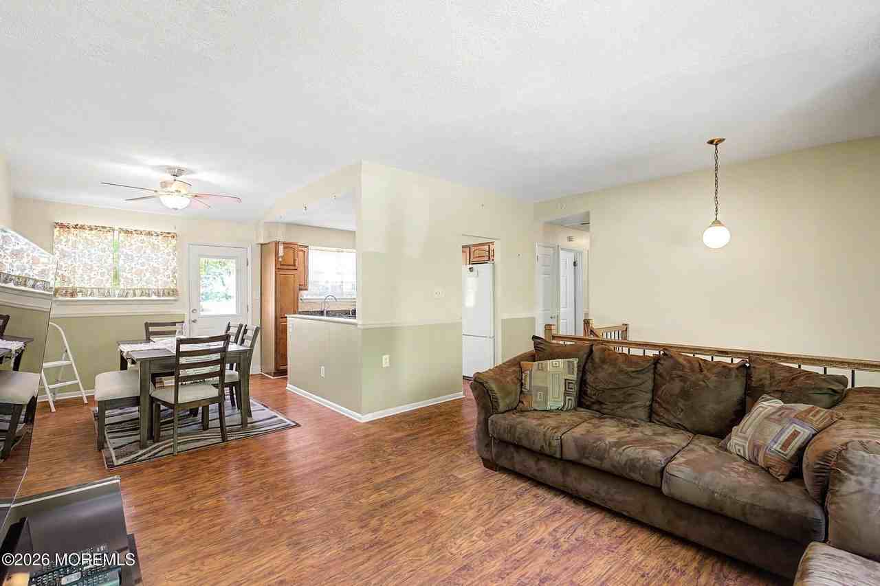 206 Montana Trl - Photo 3 of 7