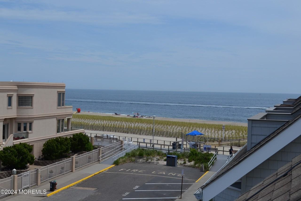 900 Ocean Ave #29 - Photo 4 of 41