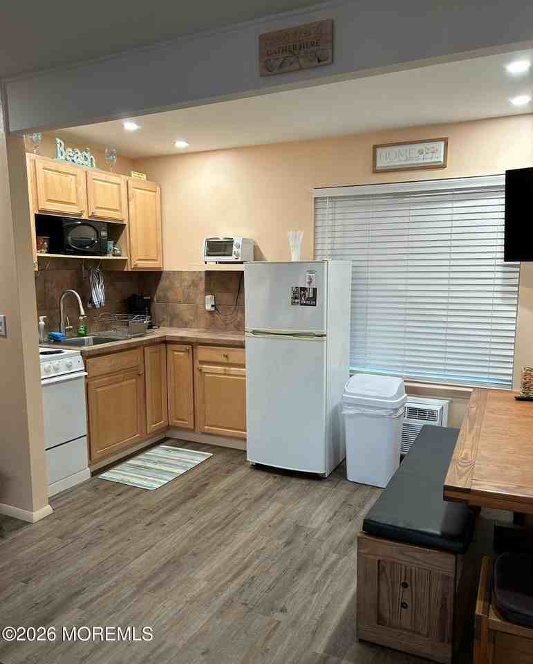 14 Bay Blvd #10