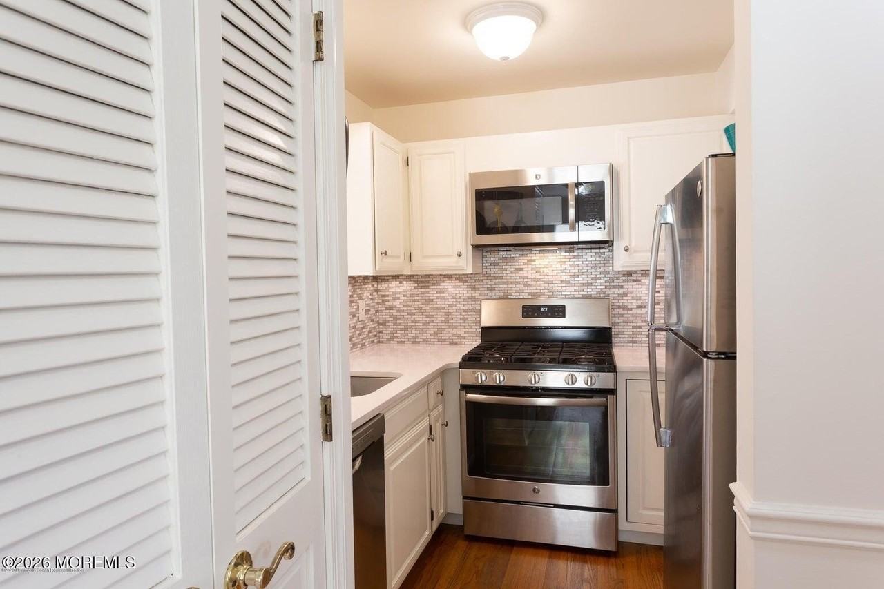 107 Brinley Ave #4 - Photo 7 of 26