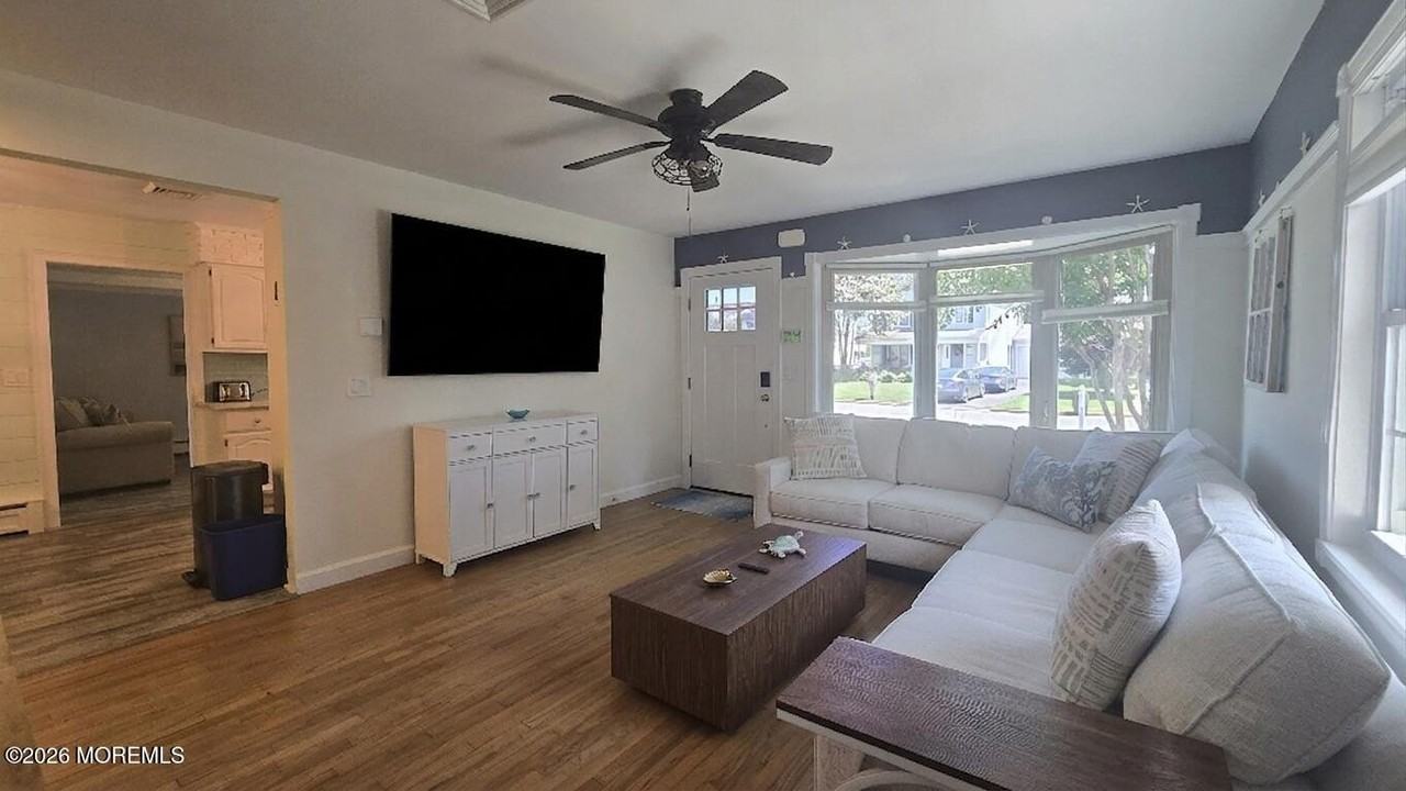 1115 Marcia Ave - Photo 3 of 31