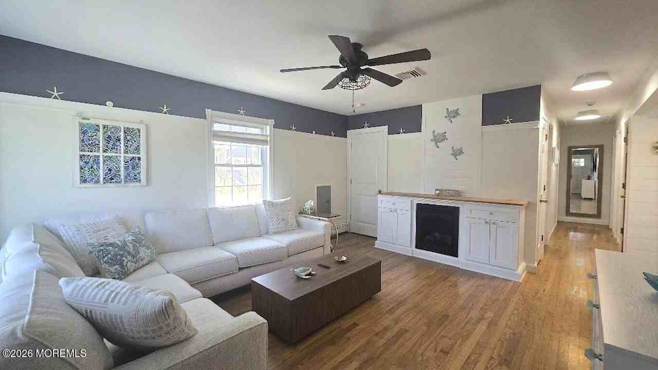 1115 Marcia Ave - Photo 4 of 31