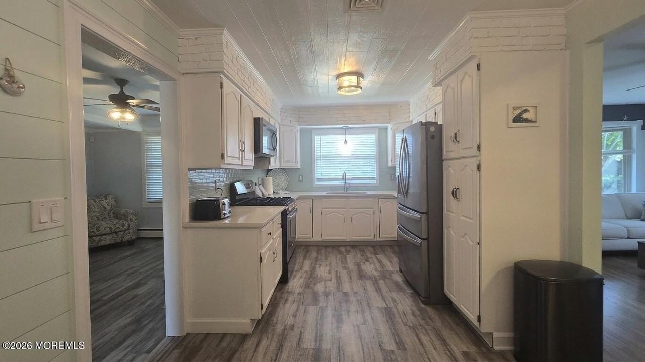 1115 Marcia Ave - Photo 5 of 31