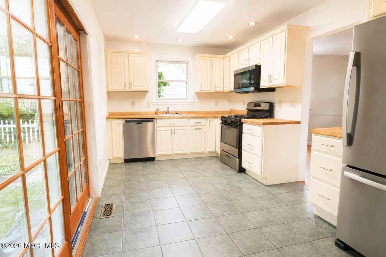 112 Sunnybrook Rd - Photo 6 of 25