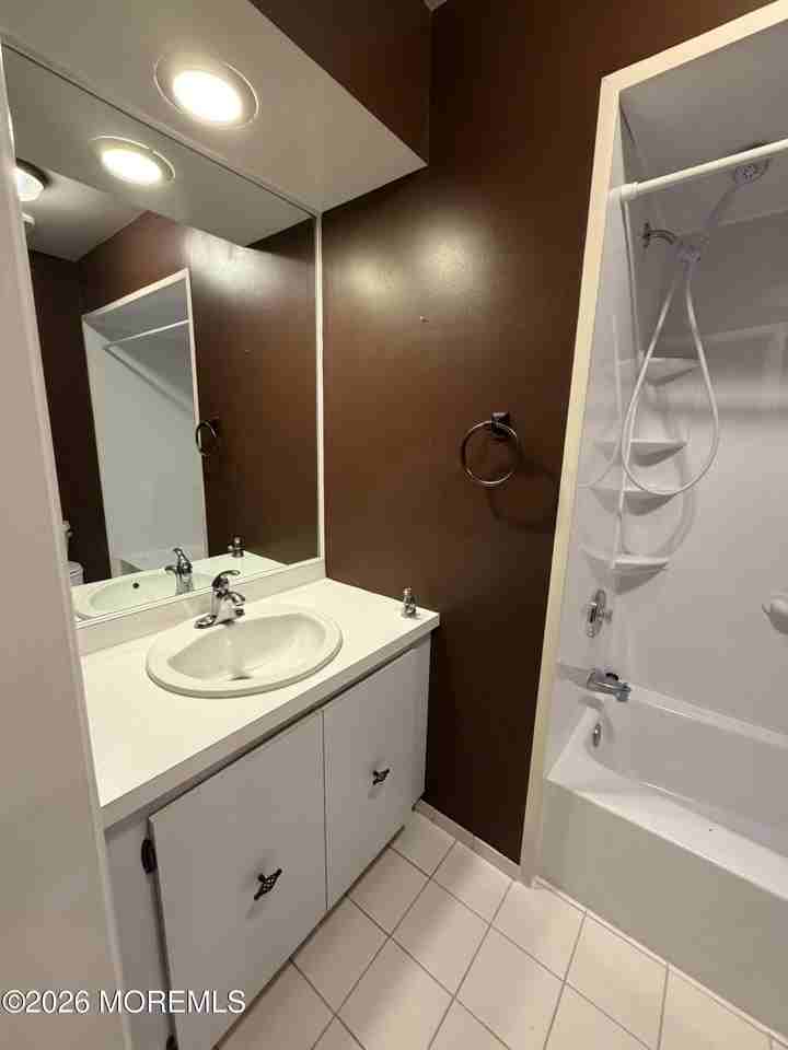 10 Lexington Ct #D - Photo 5 of 14