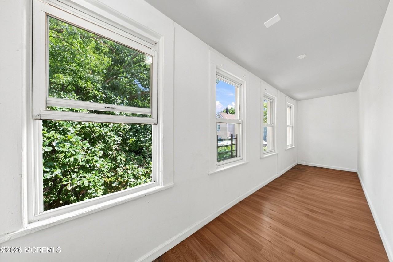 133 Smith St #2 - Photo 5 of 21