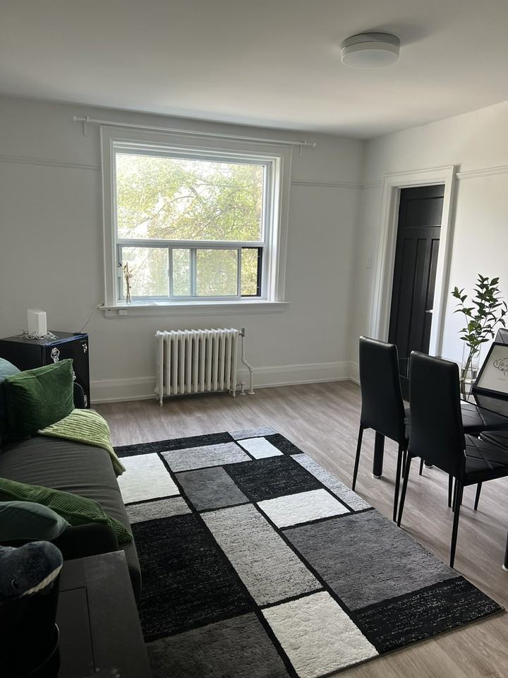 210 Wychwood Ave - Photo 3 of 3