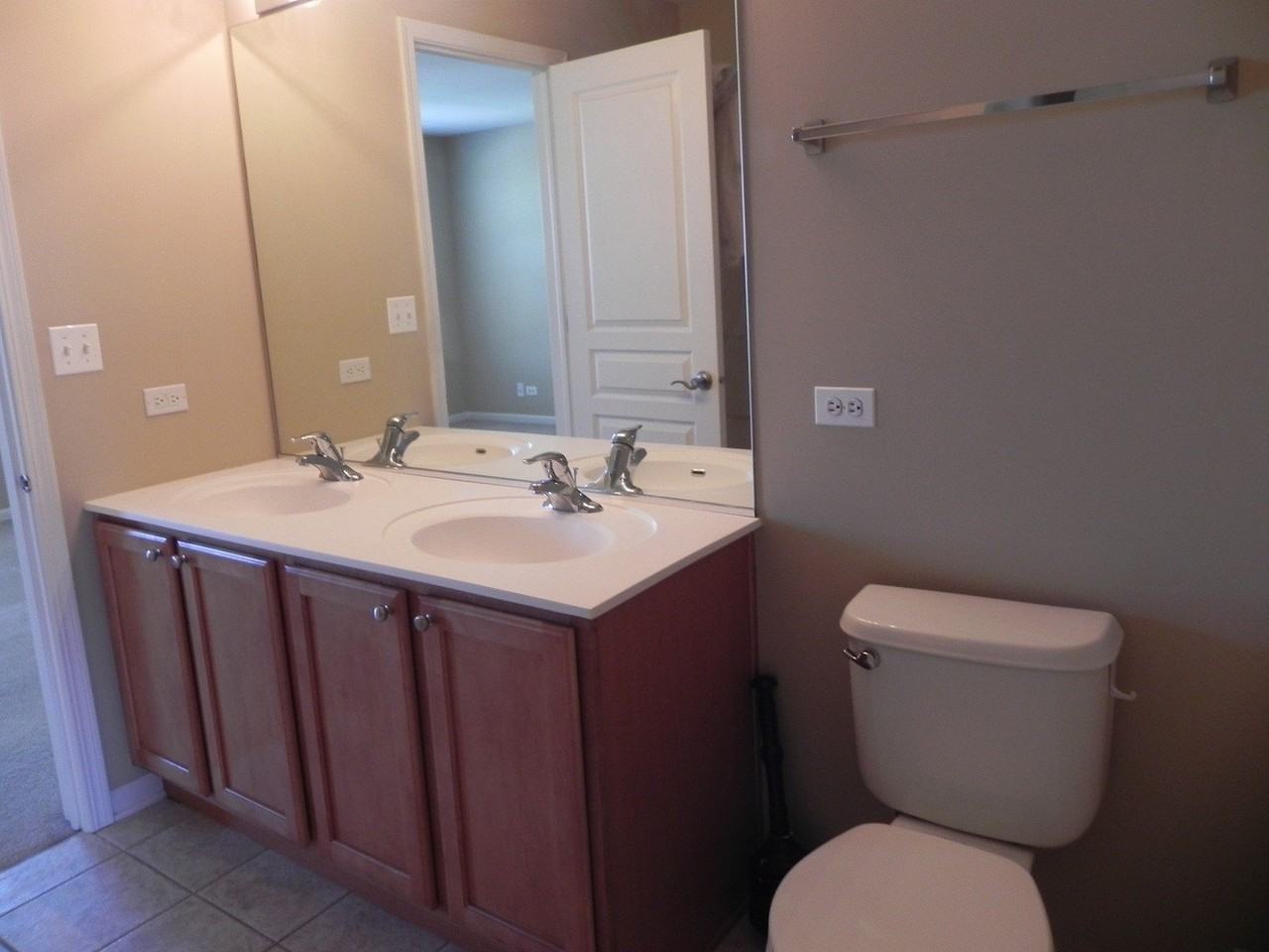 1137 Reserve Dr - Photo 6 of 8