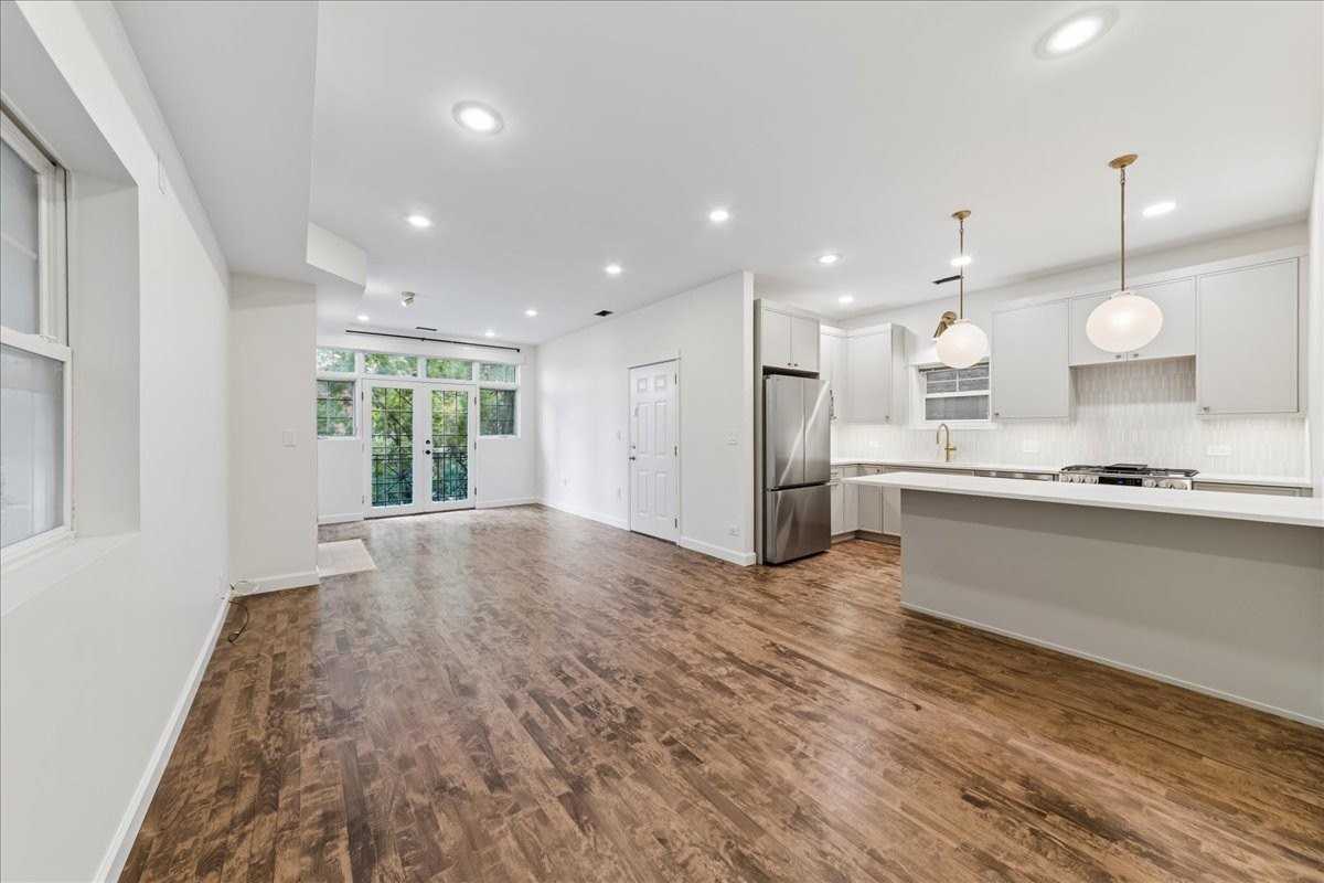 1046 W Fulton Market #3 - Photo 2 of 14