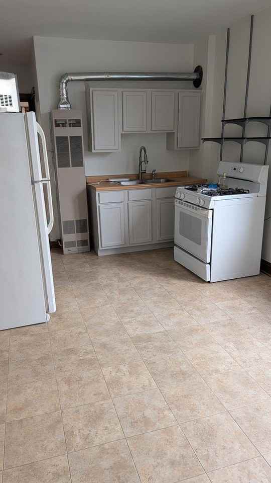 2435 W Thomas St #3F - Photo 2 of 6