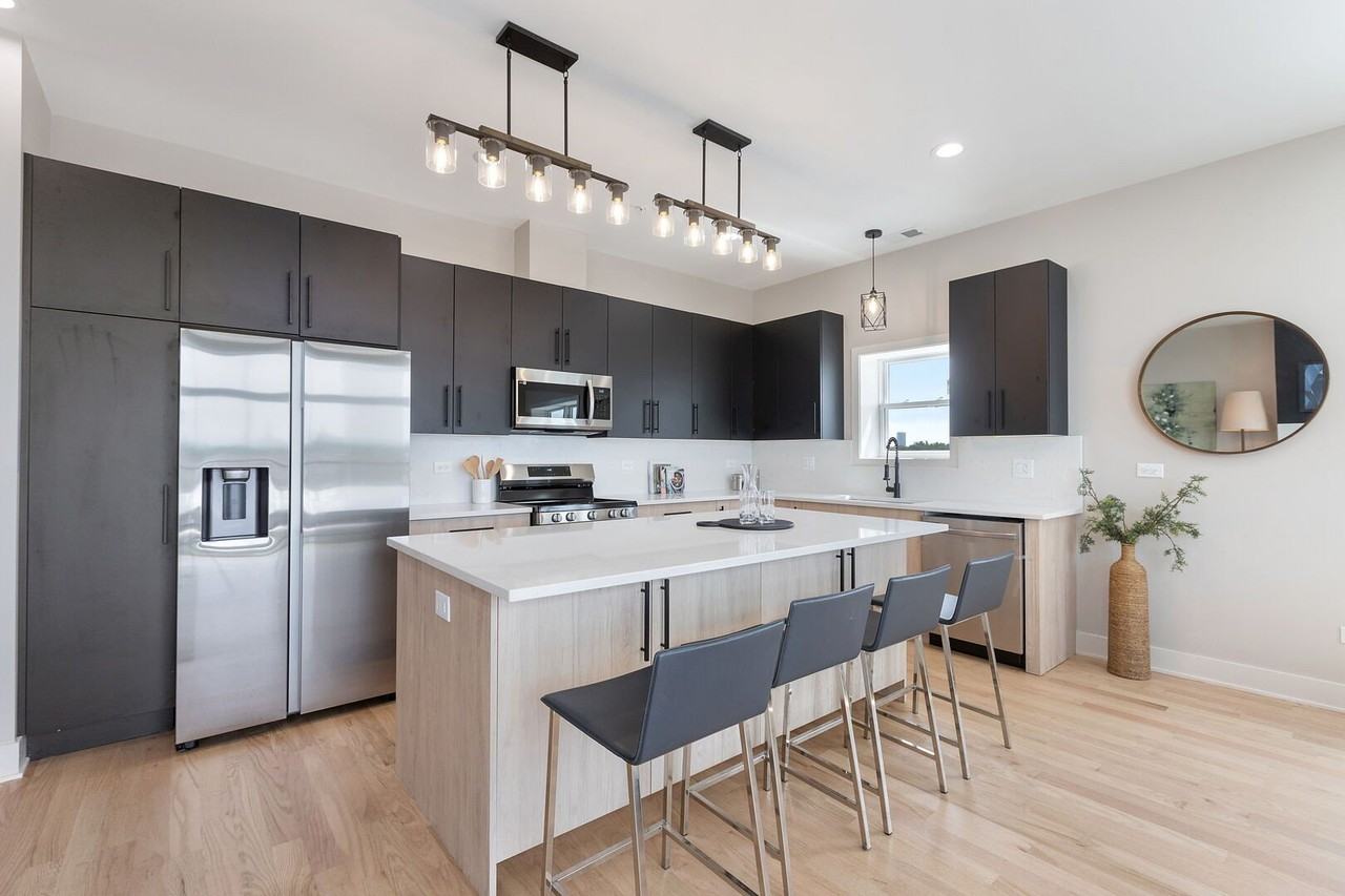 5689 N Lincoln Ave #4S - Photo 2 of 14