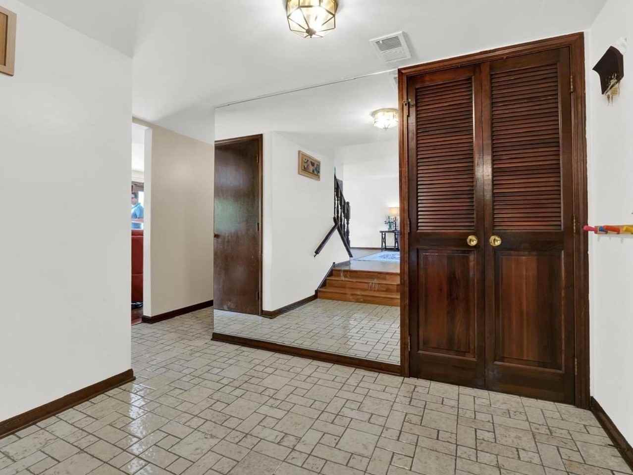 411 Arlington Ave - Photo 4 of 27
