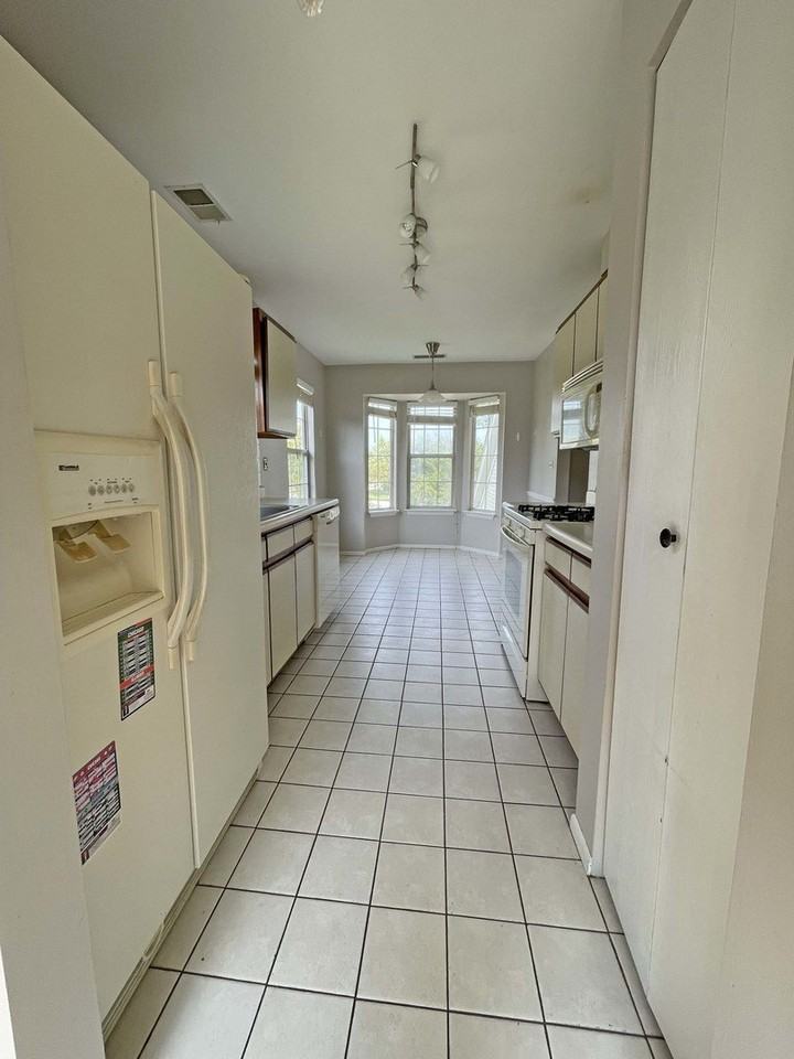 238 Green Knoll Ln #238 - Photo 4 of 18