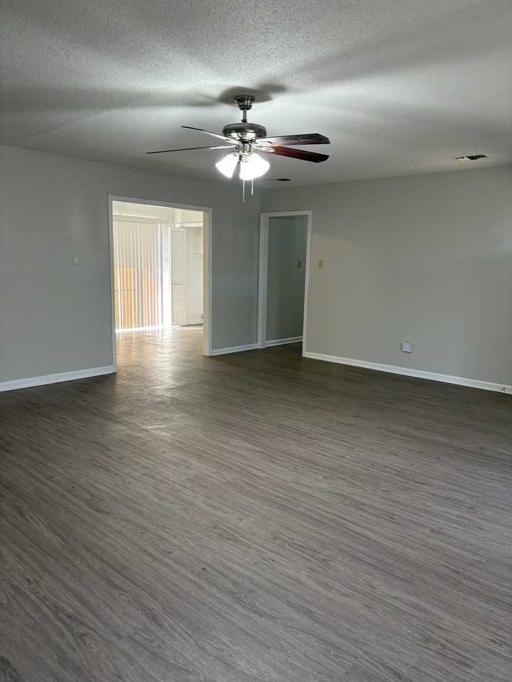 6114 Butler Rd - Photo 7 of 17