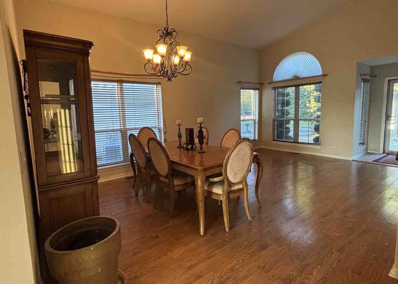 2081 Litchfield Ln - Photo 3 of 15