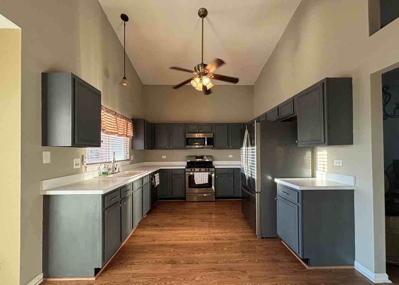 2081 Litchfield Ln - Photo 5 of 15
