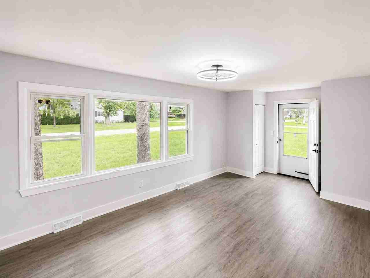416 Grand Ave - Photo 5 of 12