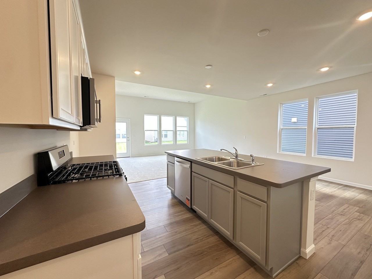 2656 Lawlor Ln - Photo 4 of 16
