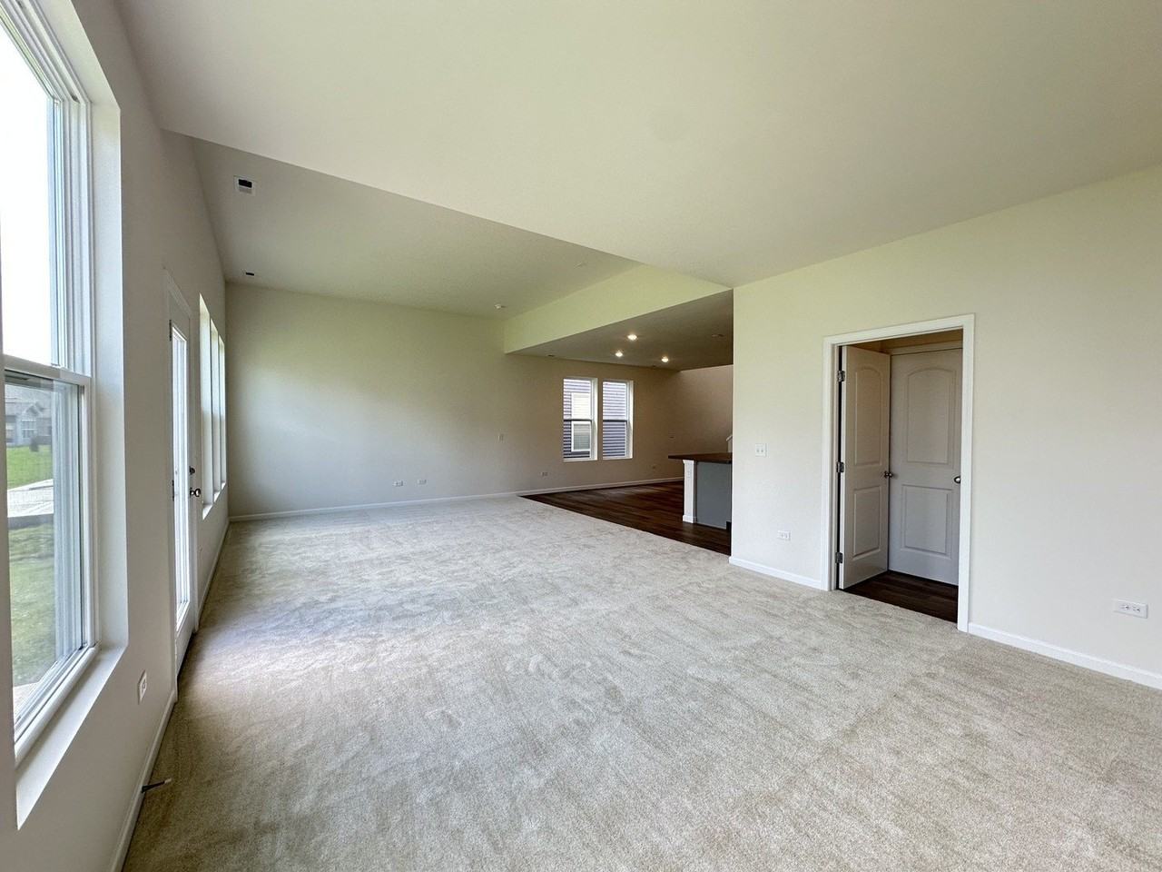 2656 Lawlor Ln - Photo 7 of 16