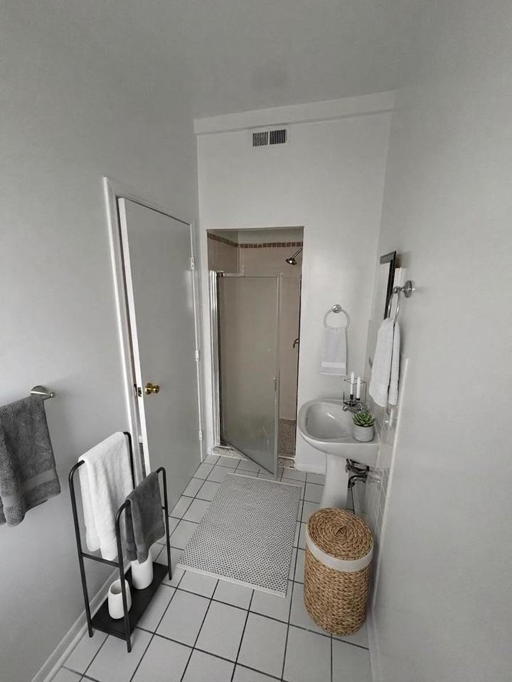 2525 N Ashland Ave #2R - Photo 6 of 8