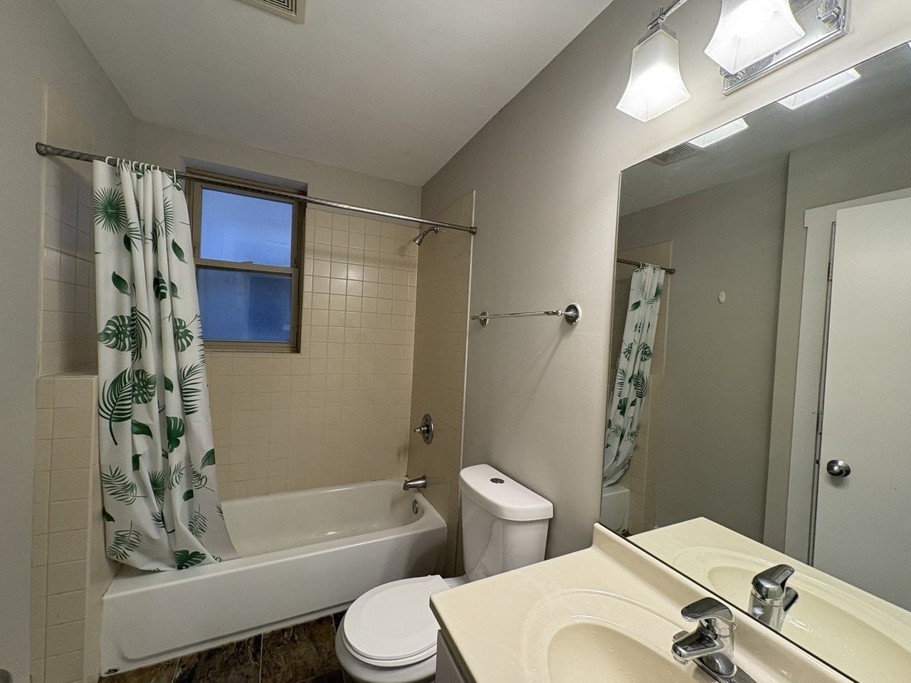 1649 W Pratt Blvd #1A - Photo 7 of 8