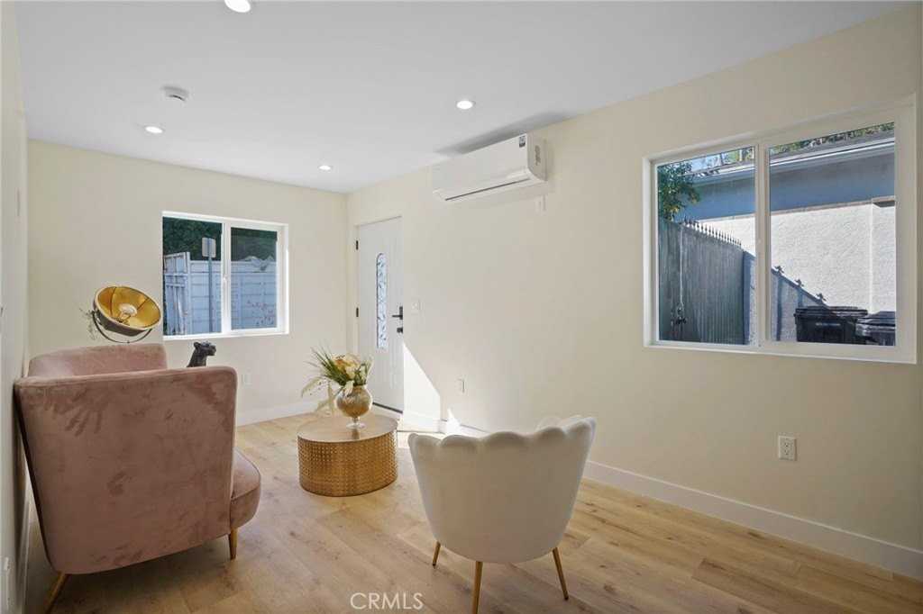 21703 Costanso St - Photo 5 of 15