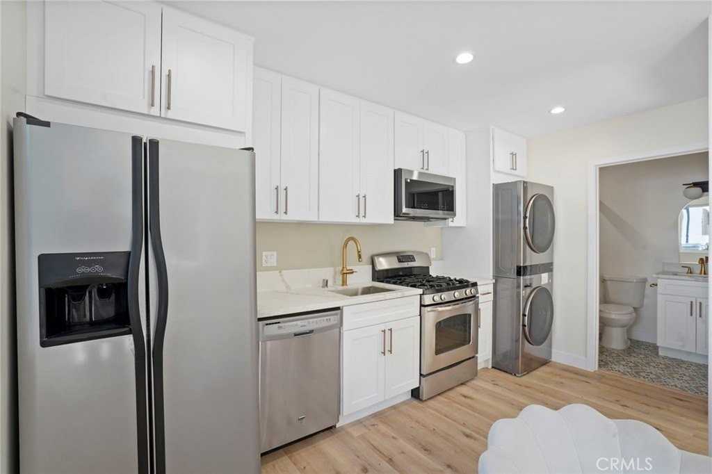 21703 Costanso St - Photo 7 of 15