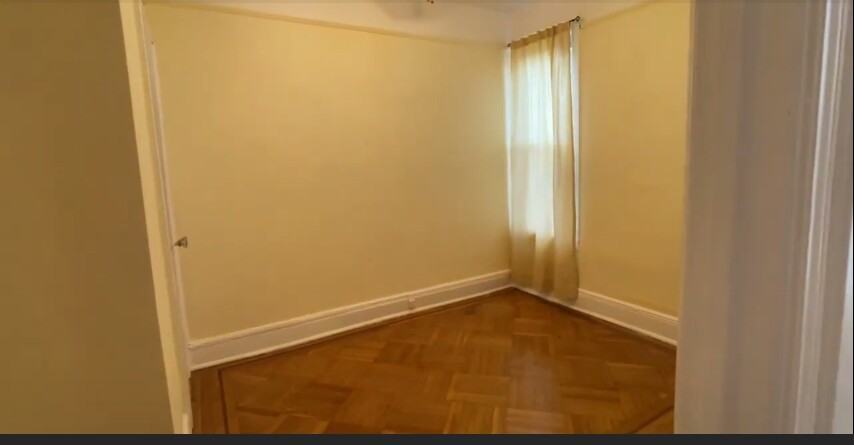 3185 Crescent St #208 - Photo 4 of 6