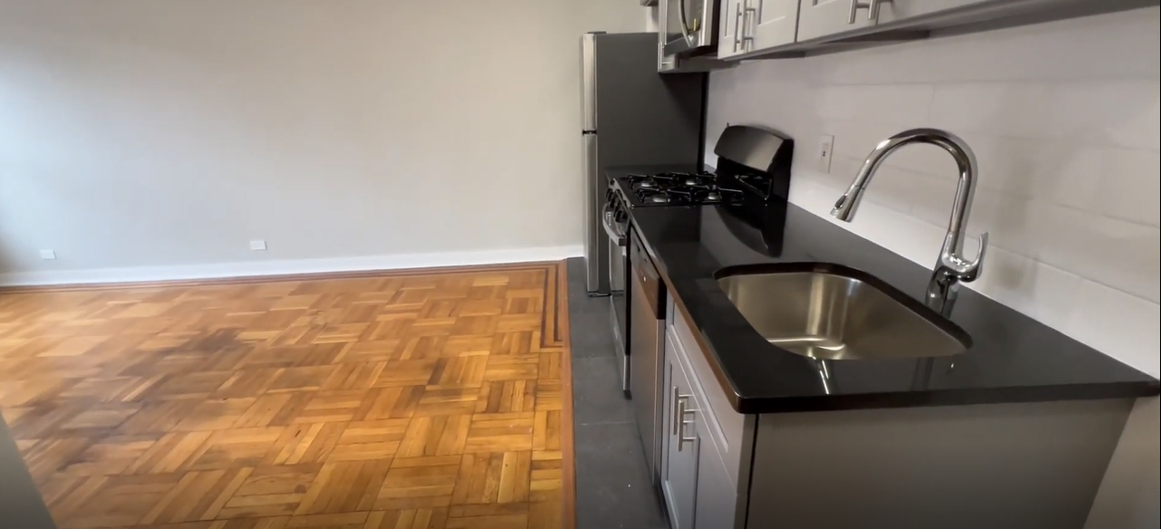 261 Wadsworth Ave - Photo 4 of 10