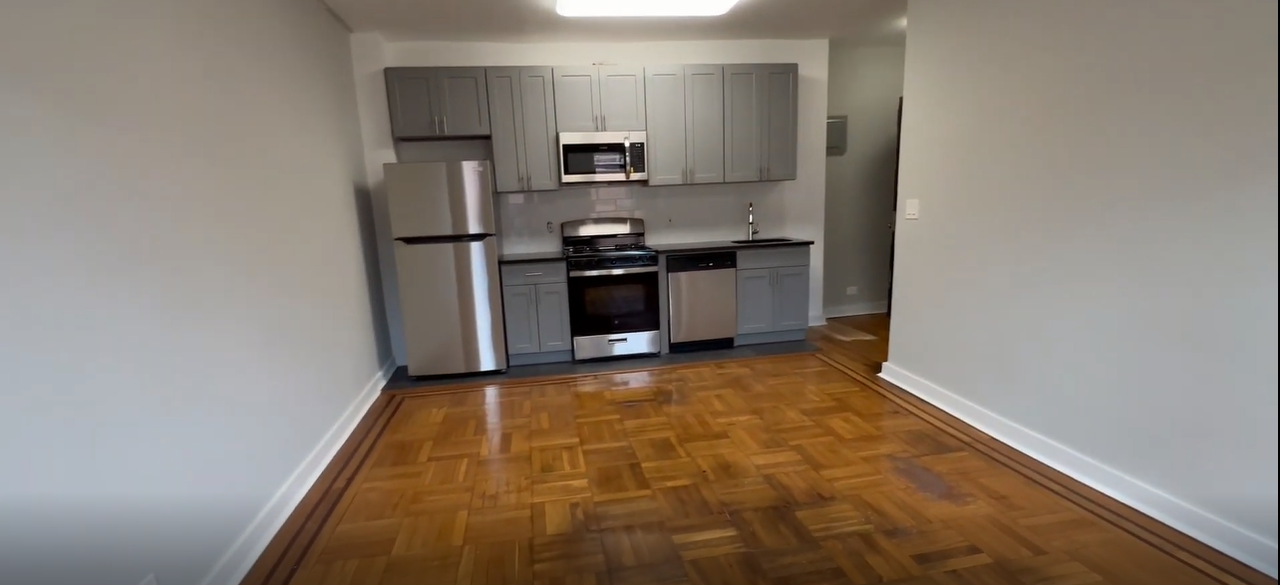 261 Wadsworth Ave - Photo 7 of 10