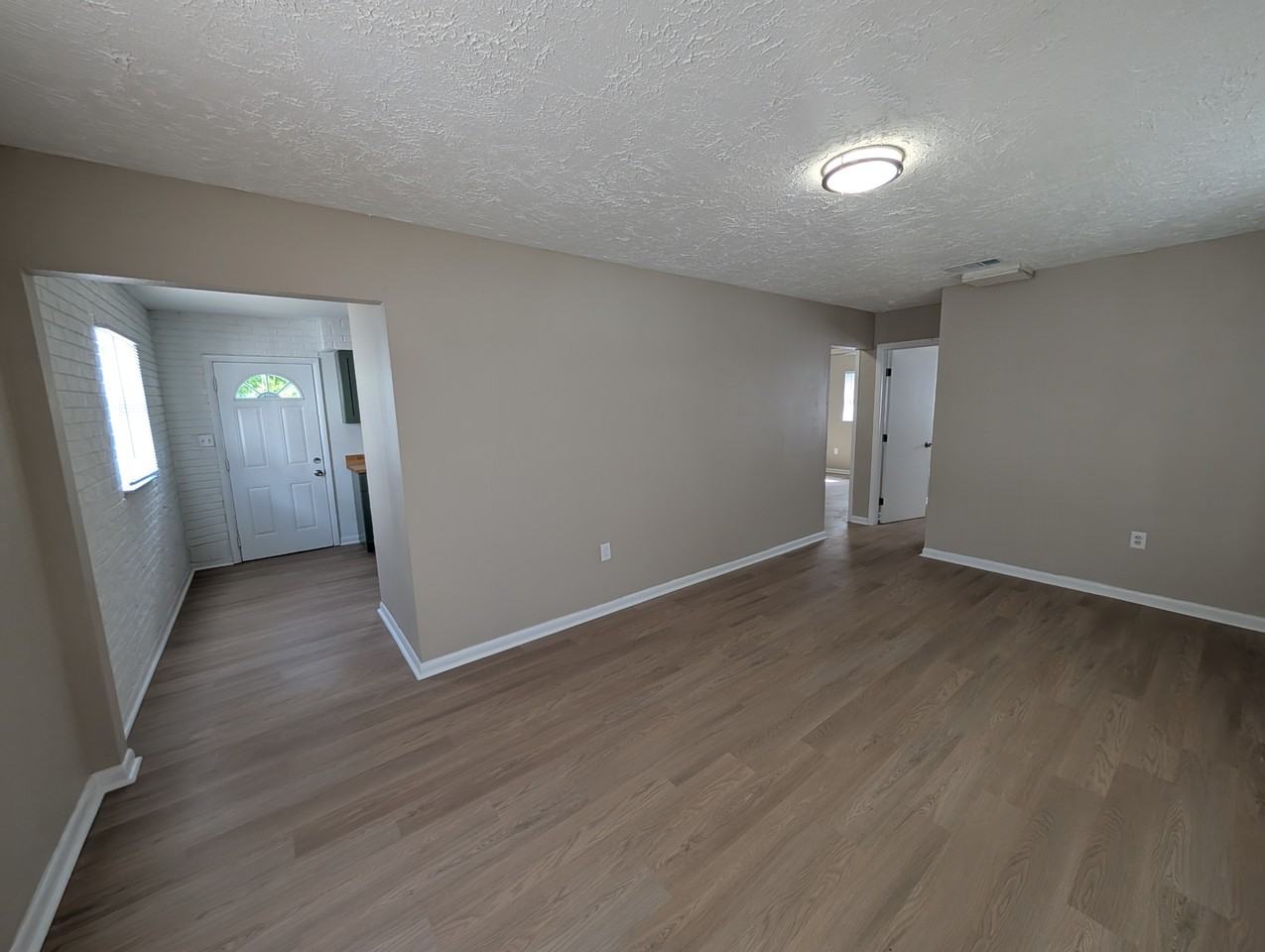 3606 E Comanche Ave - Photo 3 of 12