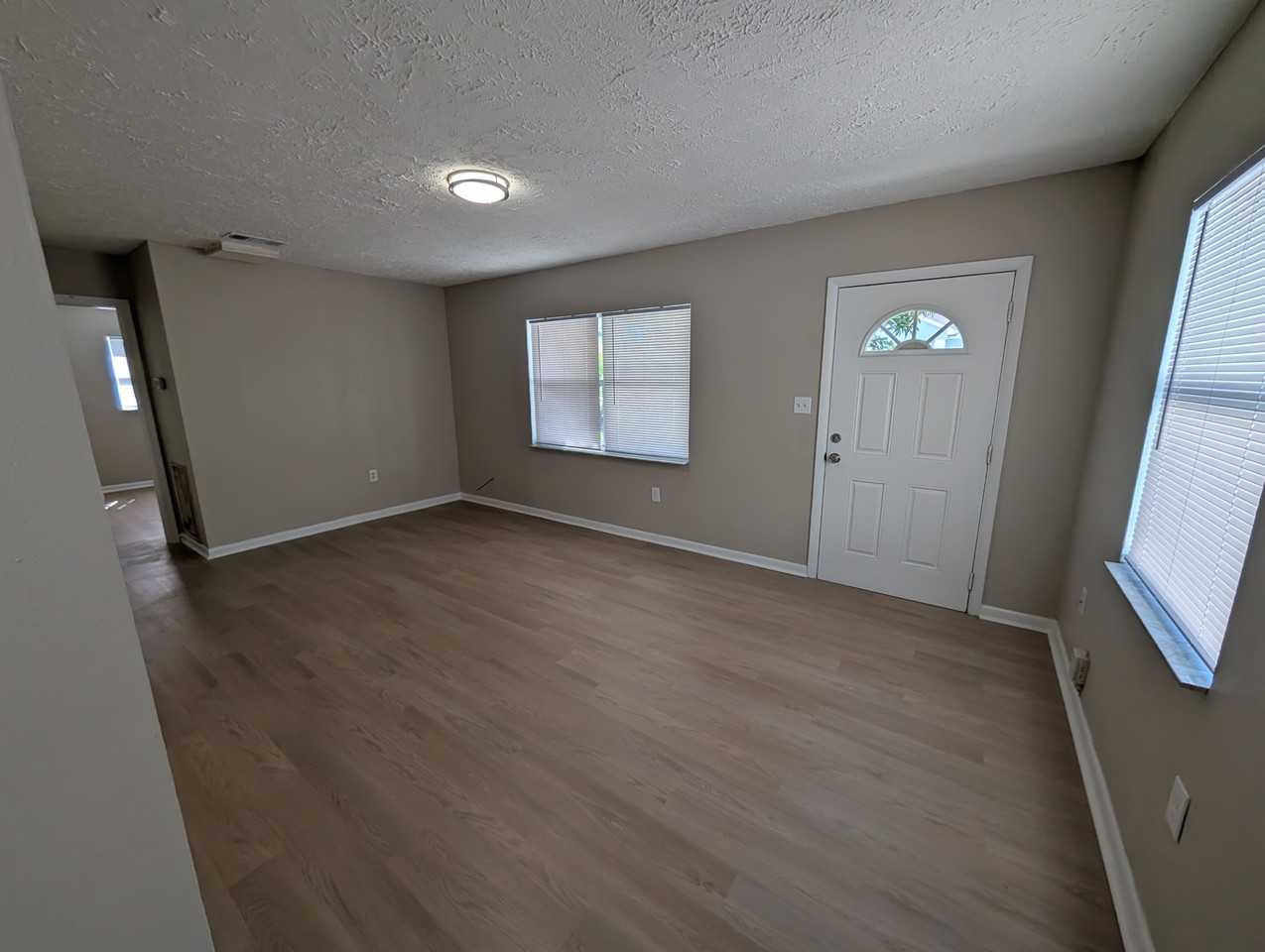 3606 E Comanche Ave - Photo 4 of 12