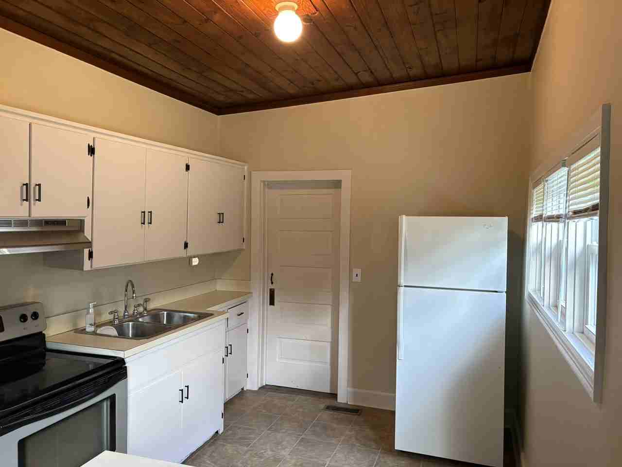 3350 Kenmore Ave - Photo 2 of 10