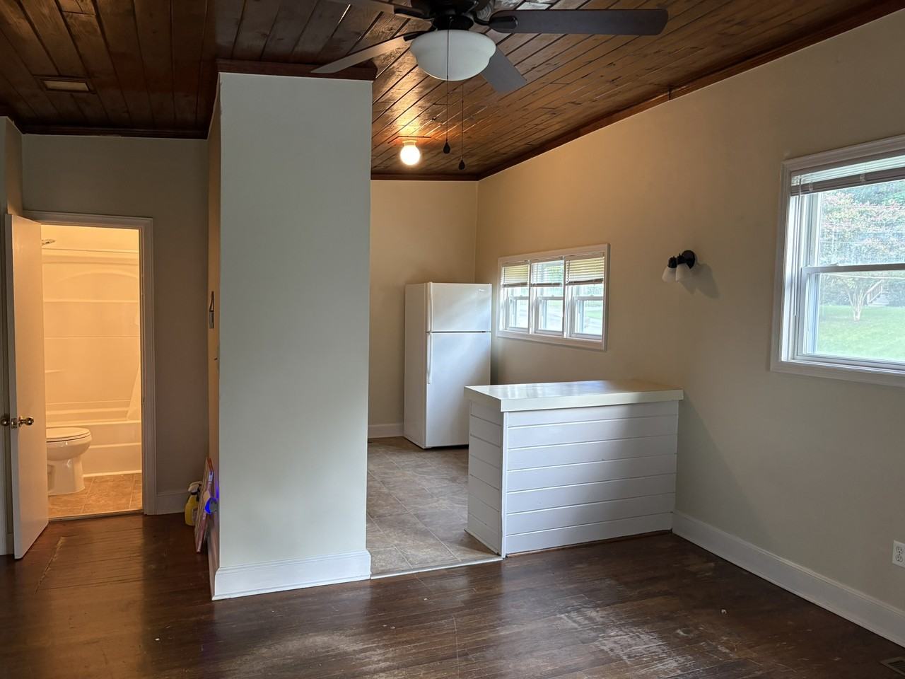 3350 Kenmore Ave - Photo 3 of 10