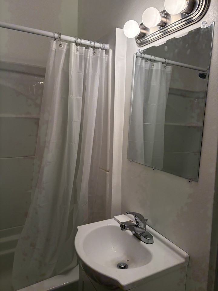 3350 Kenmore Ave - Photo 4 of 10