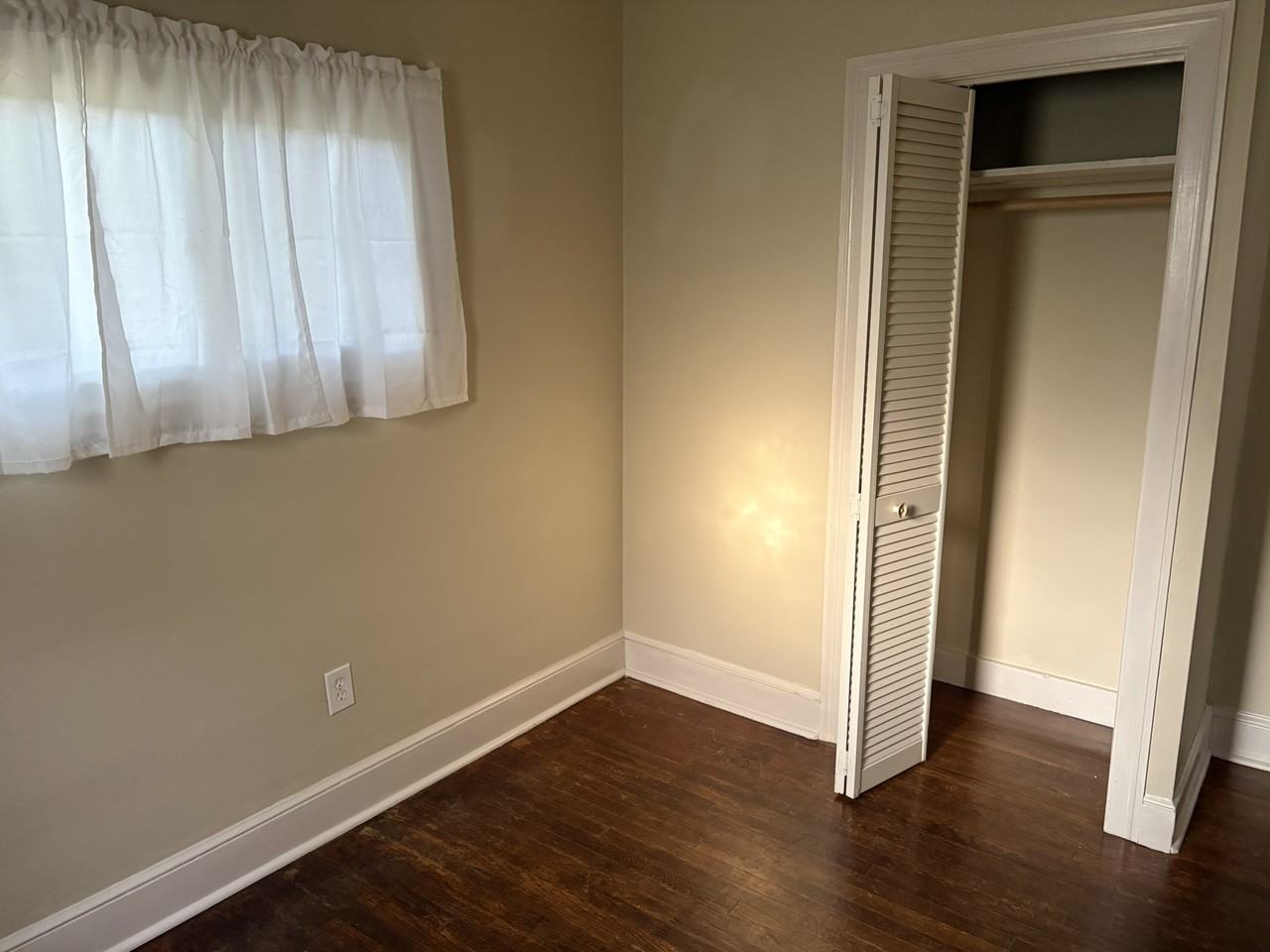 3350 Kenmore Ave - Photo 7 of 10