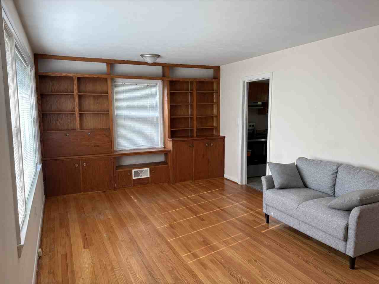 3438 View Ave - Photo 2 of 10
