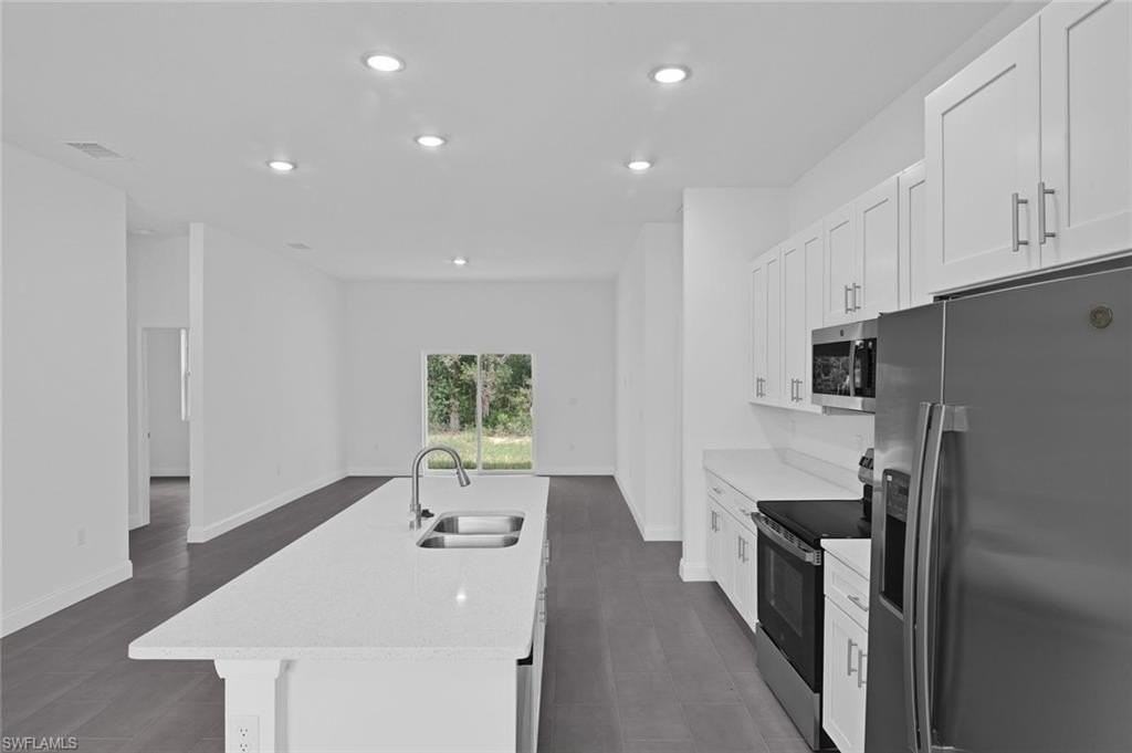 205 Australian Dr - Photo 3 of 9