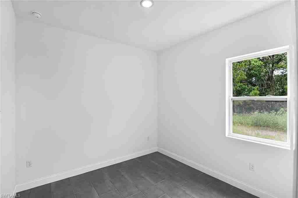 205 Australian Dr - Photo 6 of 9