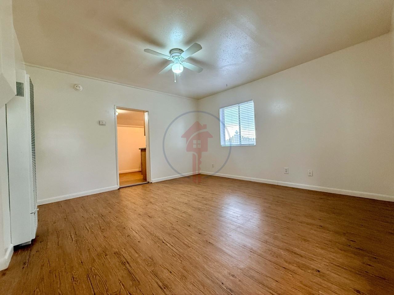 100 128/130 Sw - Photo 2 of 11