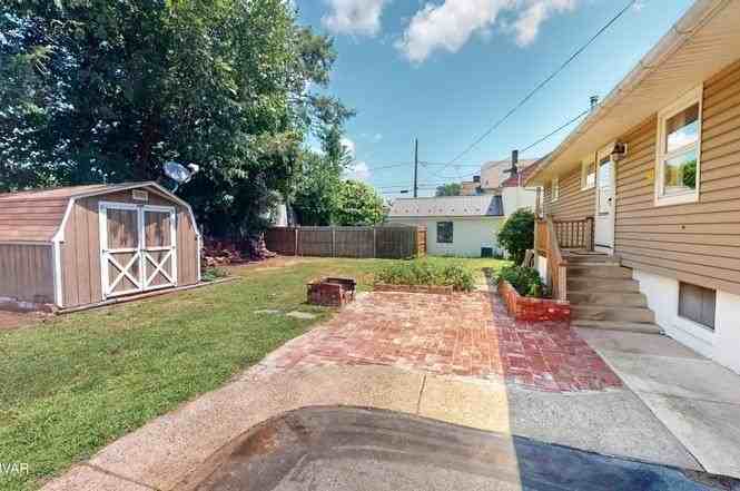 1058 Park Ave - Photo 2 of 10