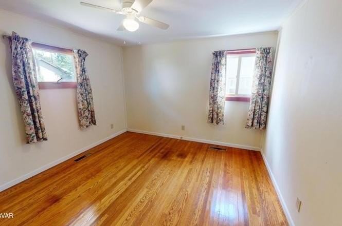 1058 Park Ave - Photo 5 of 10