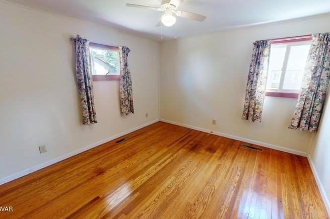 1058 Park Ave - Photo 6 of 10