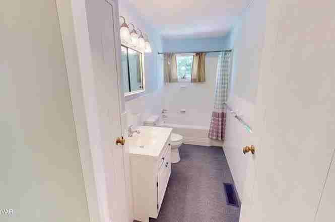1058 Park Ave - Photo 7 of 10