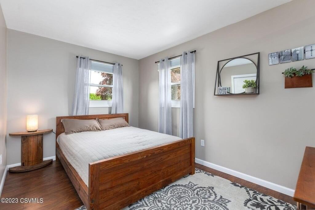 300 Clybourne Ave - Photo 3 of 9
