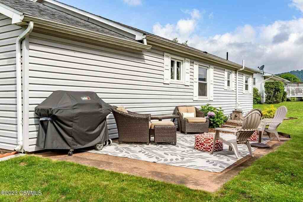300 Clybourne Ave - Photo 4 of 9