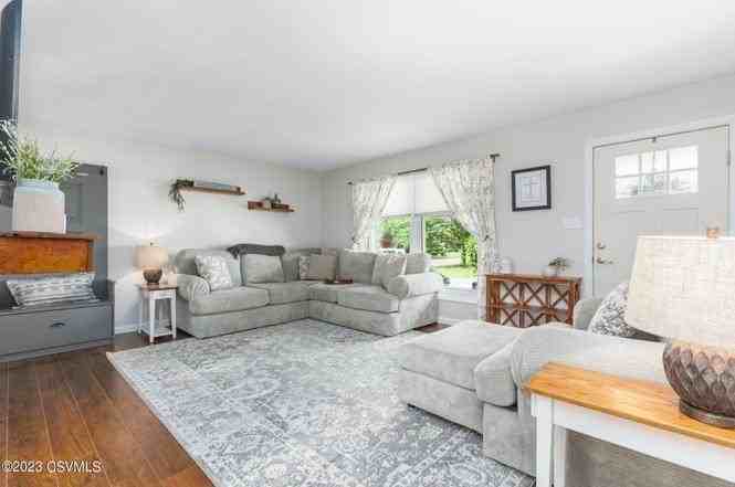 300 Clybourne Ave - Photo 5 of 9