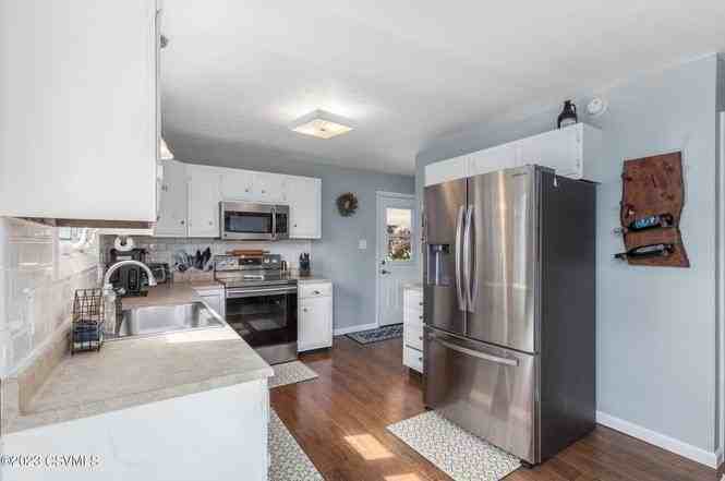 300 Clybourne Ave - Photo 6 of 9